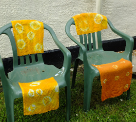 tie dyed material using tumeric