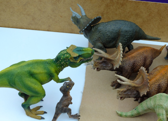 t-rex v triceratops