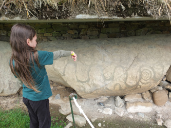 Brú na Bóinne Neolithic Tombs